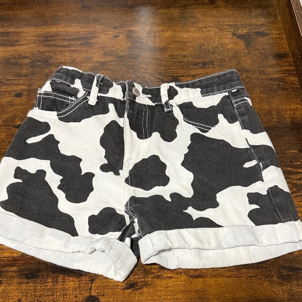 Shein size 150 or US 11-12 cow print denim shorts S2